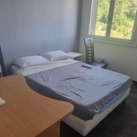 New Cheap Private Room, Kitchen , Overwieuw Sea,Tram On Spot, 12 Minutes From Nice Train Station With Tram , Beach In 17 Min Tram , Chambre Privee Pas Cher, Cuisine Equipee , Tram Sur Place, Apercu Mer, 12 Min De La Gare De Nice Avec Le Tram, 17 Min Rum bild