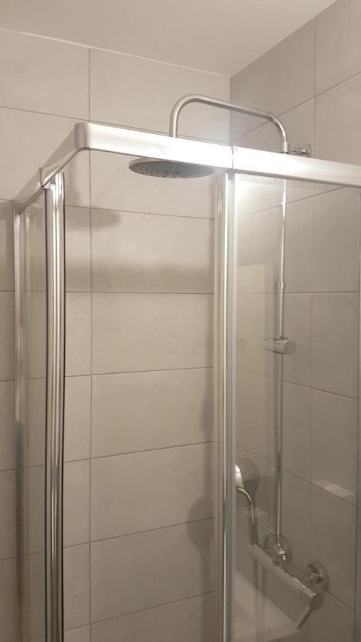 New Cheap Private Room, Kitchen , Overwieuw Sea,Tram On Spot, 12 Minutes From Nice Train Station With Tram , Beach In 17 Min Tram , Chambre Privee Pas Cher, Cuisine Equipee , Tram Sur Place, Apercu Mer, 12 Min De La Gare De Nice Avec Le Tram, 17 Min Exteriör bild
