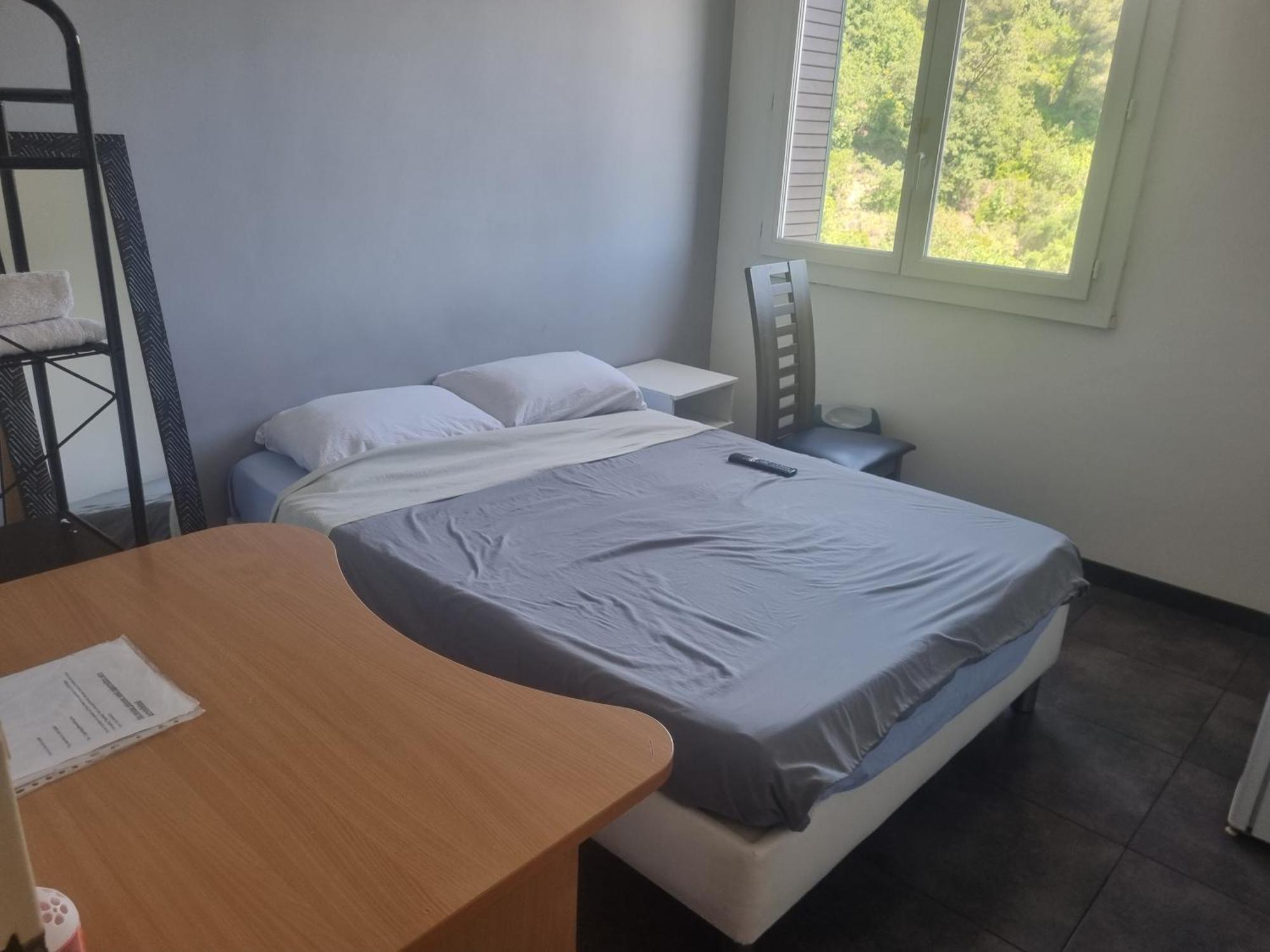 New Cheap Private Room, Kitchen , Overwieuw Sea,Tram On Spot, 12 Minutes From Nice Train Station With Tram , Beach In 17 Min Tram , Chambre Privee Pas Cher, Cuisine Equipee , Tram Sur Place, Apercu Mer, 12 Min De La Gare De Nice Avec Le Tram, 17 Min Rum bild