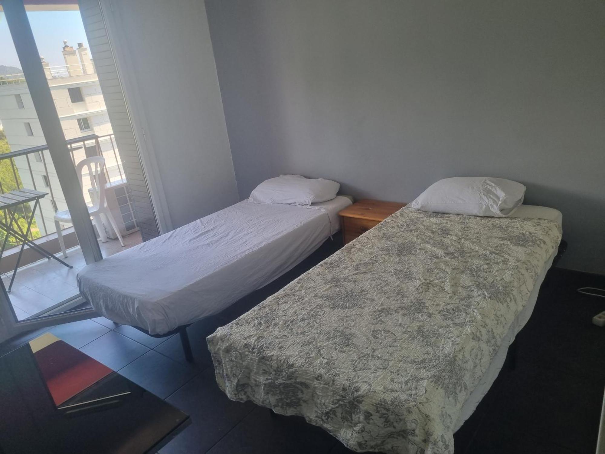 New Cheap Private Room, Kitchen , Overwieuw Sea,Tram On Spot, 12 Minutes From Nice Train Station With Tram , Beach In 17 Min Tram , Chambre Privee Pas Cher, Cuisine Equipee , Tram Sur Place, Apercu Mer, 12 Min De La Gare De Nice Avec Le Tram, 17 Min Rum bild