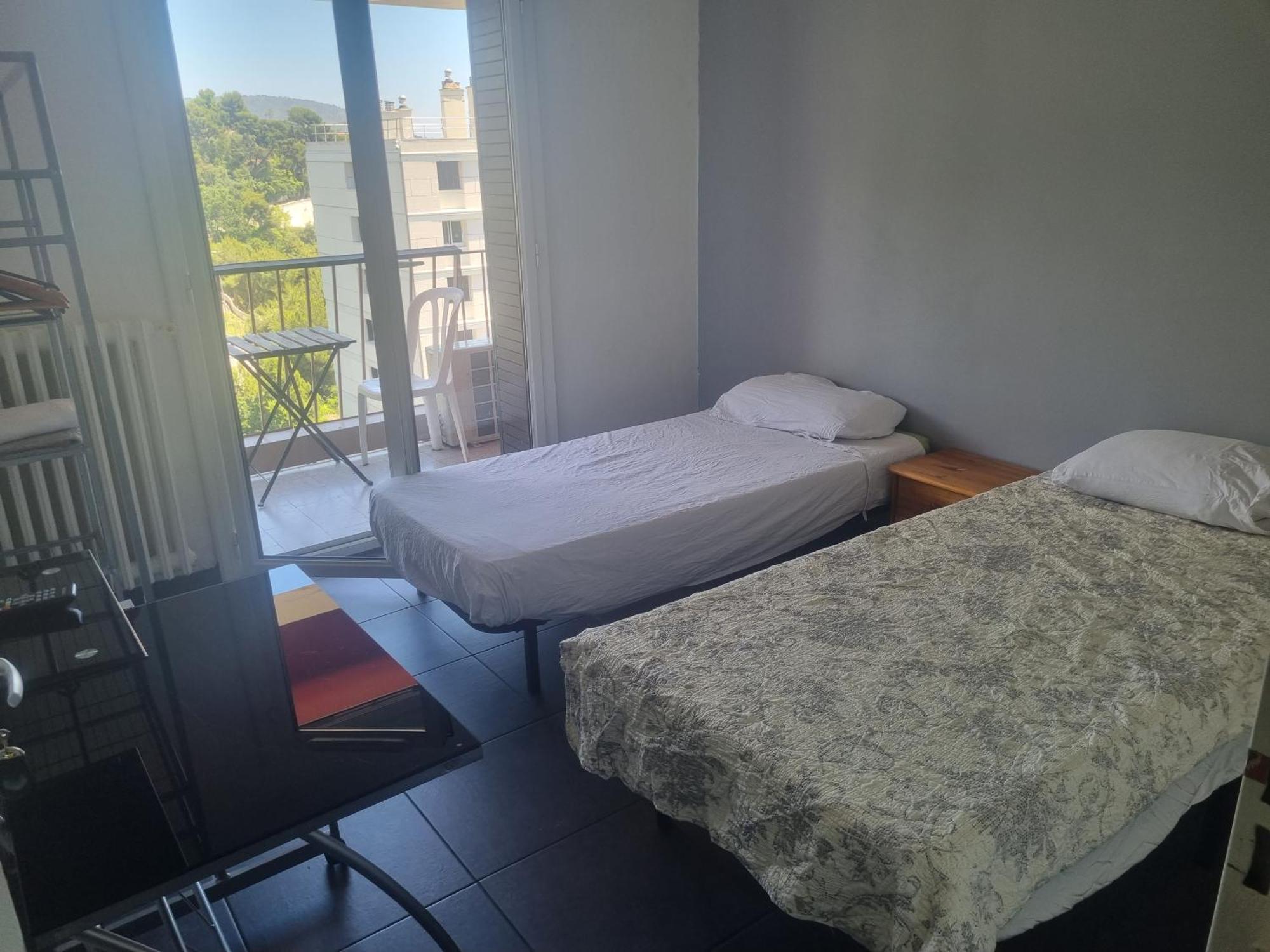 New Cheap Private Room, Kitchen , Overwieuw Sea,Tram On Spot, 12 Minutes From Nice Train Station With Tram , Beach In 17 Min Tram , Chambre Privee Pas Cher, Cuisine Equipee , Tram Sur Place, Apercu Mer, 12 Min De La Gare De Nice Avec Le Tram, 17 Min Rum bild