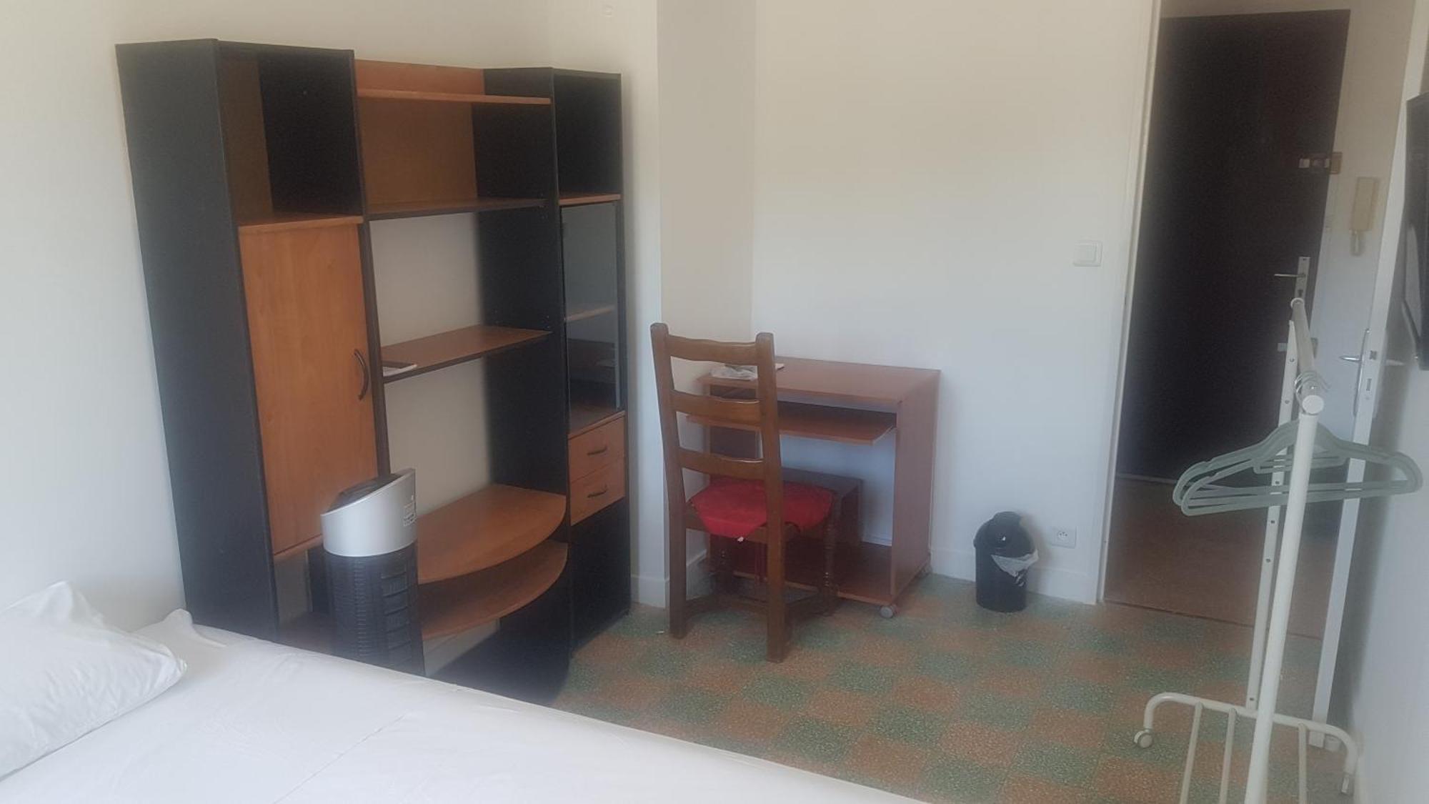 New Cheap Private Room, Kitchen , Overwieuw Sea,Tram On Spot, 12 Minutes From Nice Train Station With Tram , Beach In 17 Min Tram , Chambre Privee Pas Cher, Cuisine Equipee , Tram Sur Place, Apercu Mer, 12 Min De La Gare De Nice Avec Le Tram, 17 Min Rum bild